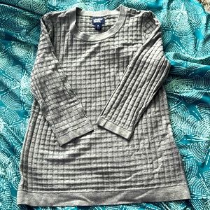 Womens Landsend size M (10-12) gray woven pattern lightweight sweater